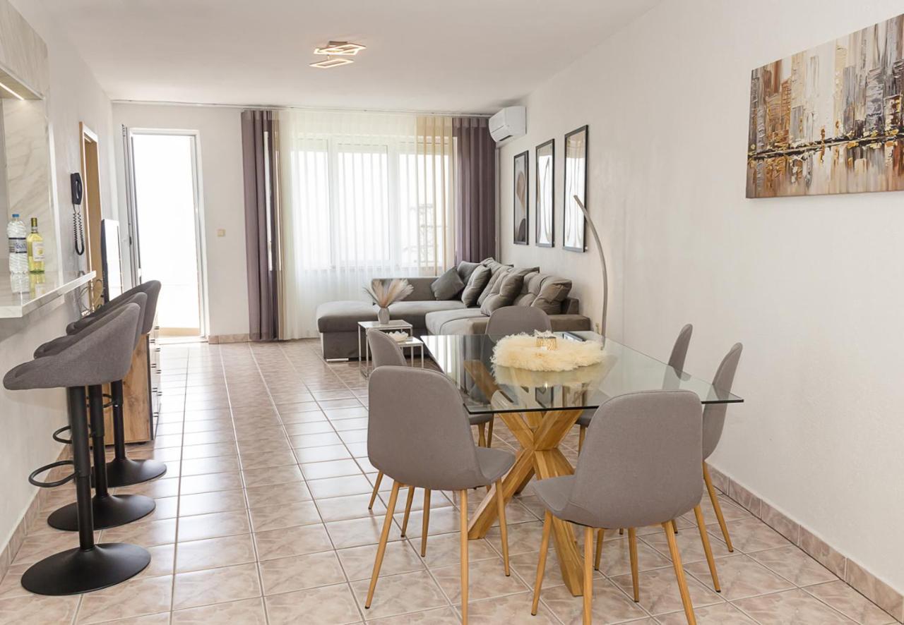 Appartamento Two Identical Designer 2Bd Flats With Sea View In Balchik By Flat Mаnager Esterno foto