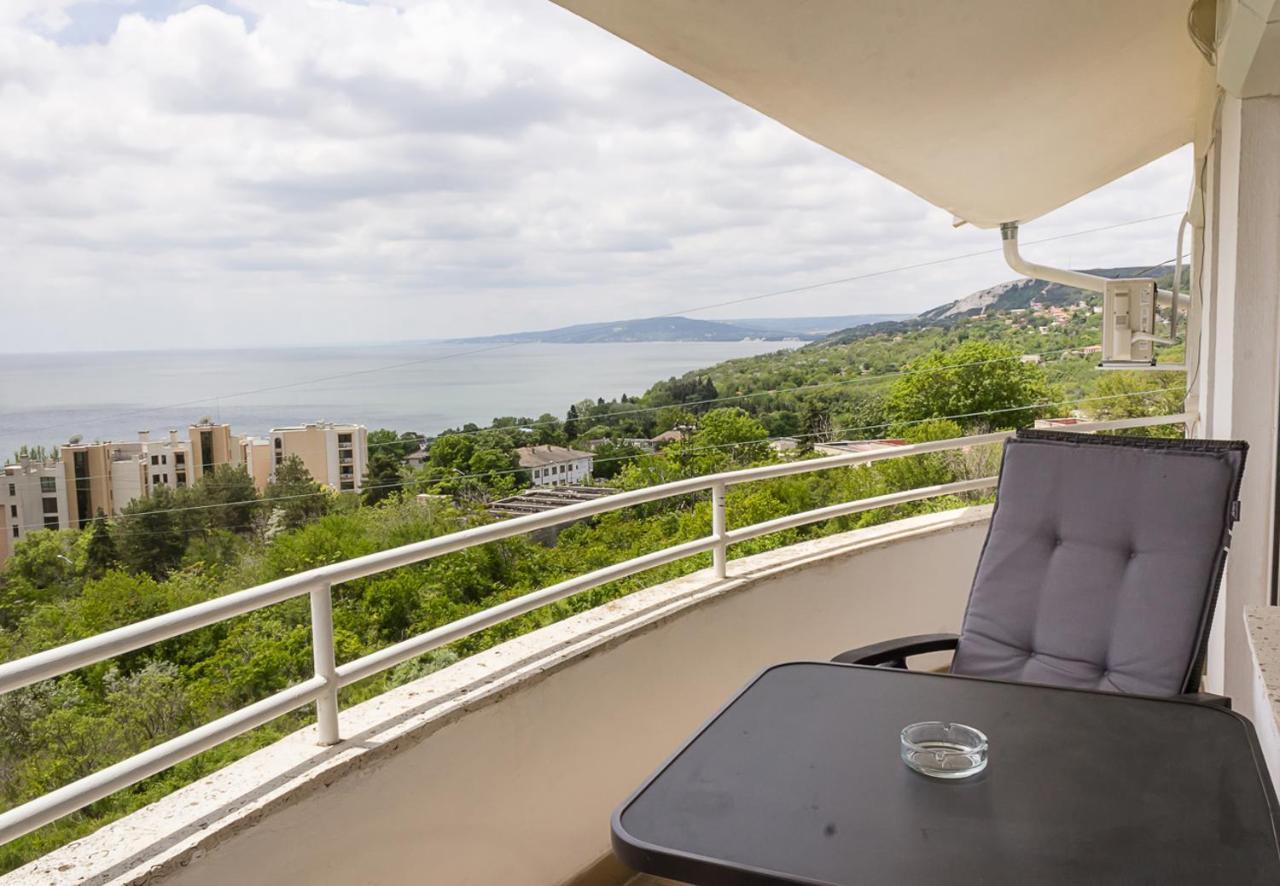 Appartamento Two Identical Designer 2Bd Flats With Sea View In Balchik By Flat Mаnager Esterno foto