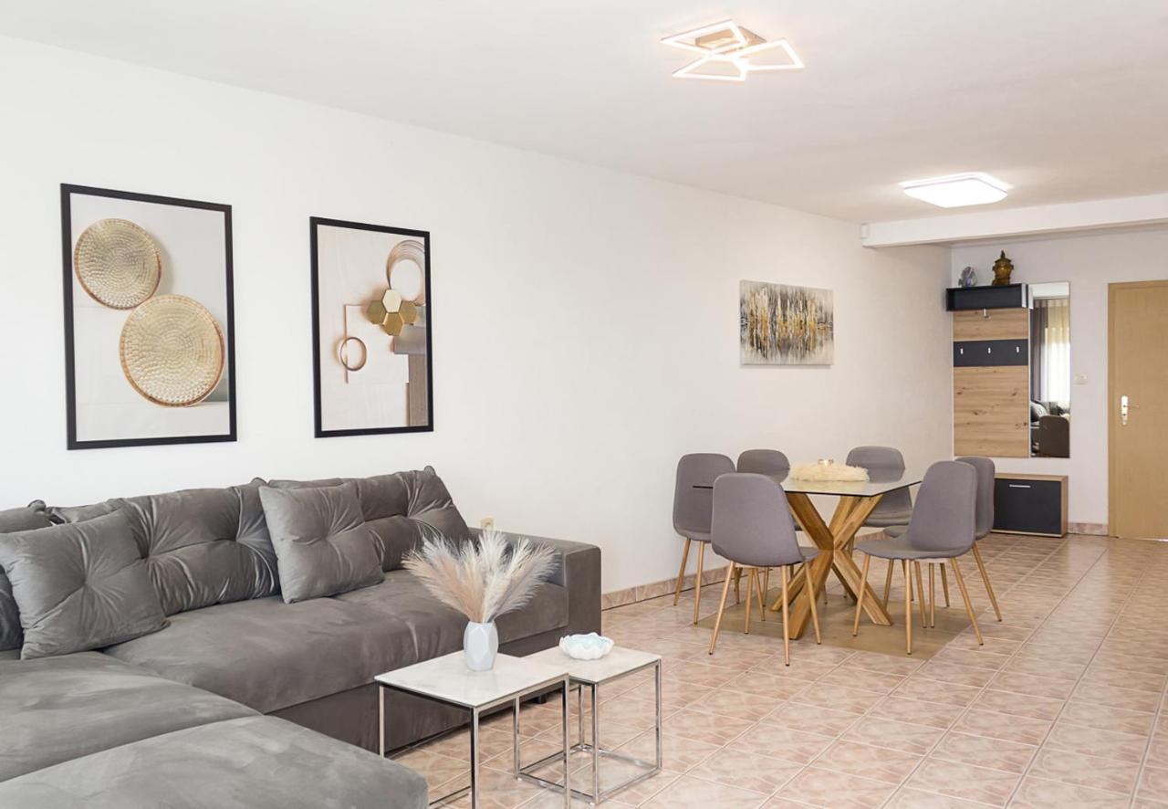 Appartamento Two Identical Designer 2Bd Flats With Sea View In Balchik By Flat Mаnager Esterno foto