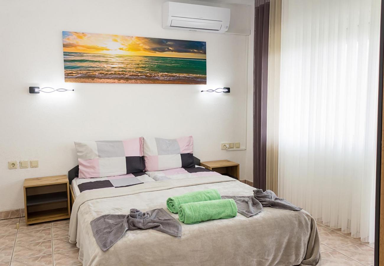 Appartamento Two Identical Designer 2Bd Flats With Sea View In Balchik By Flat Mаnager Esterno foto