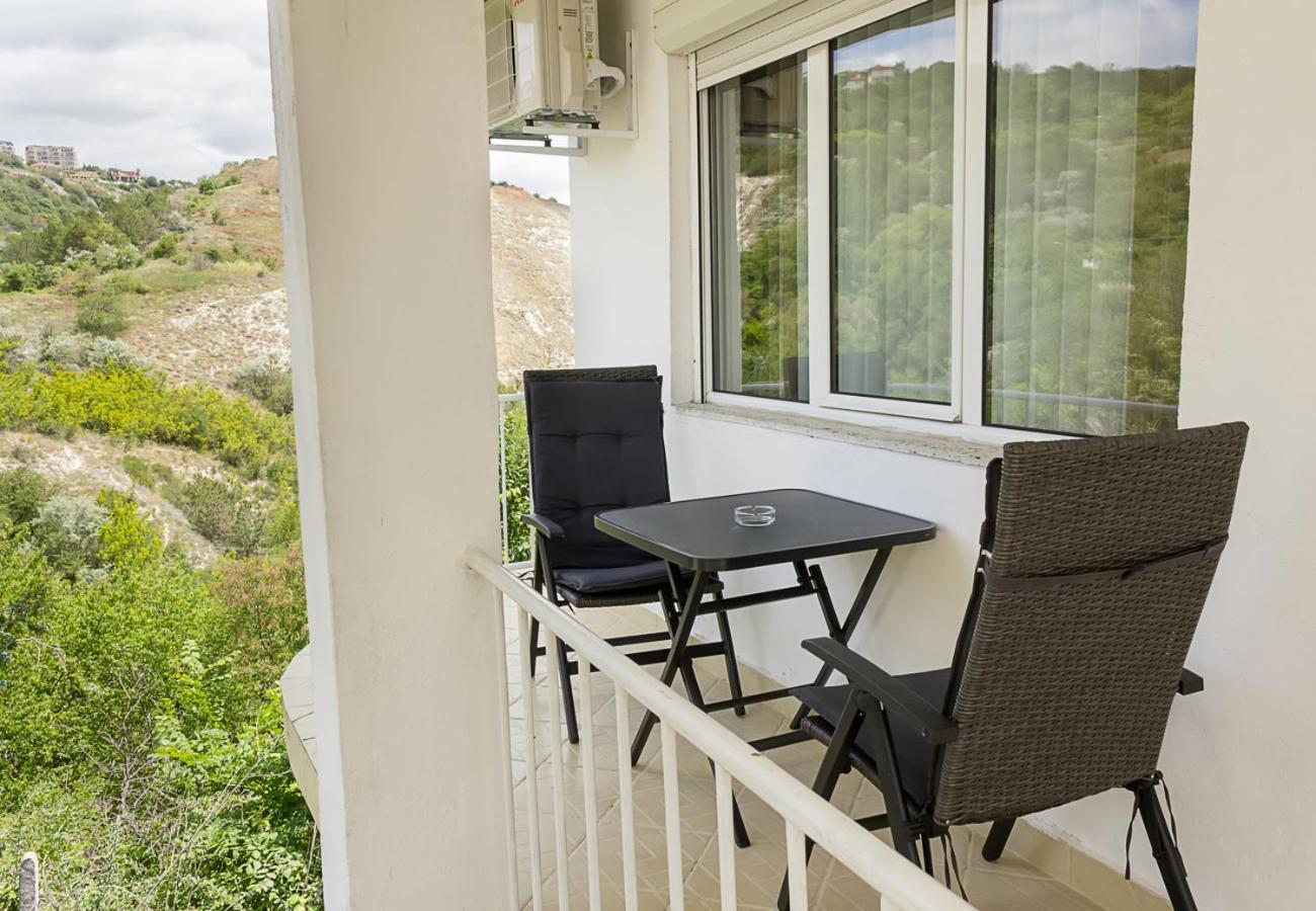 Appartamento Two Identical Designer 2Bd Flats With Sea View In Balchik By Flat Mаnager Esterno foto